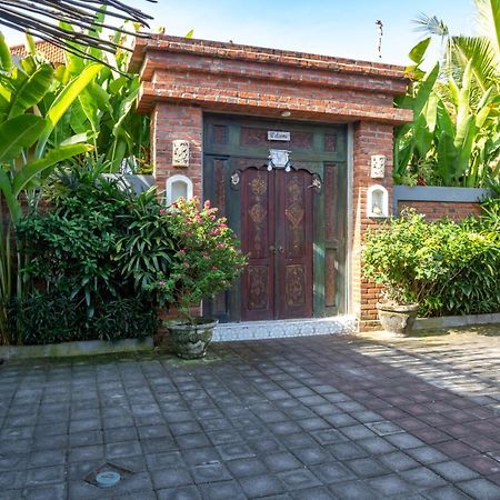 D-Anyar Stay And Surf Canggu Εξωτερικό φωτογραφία