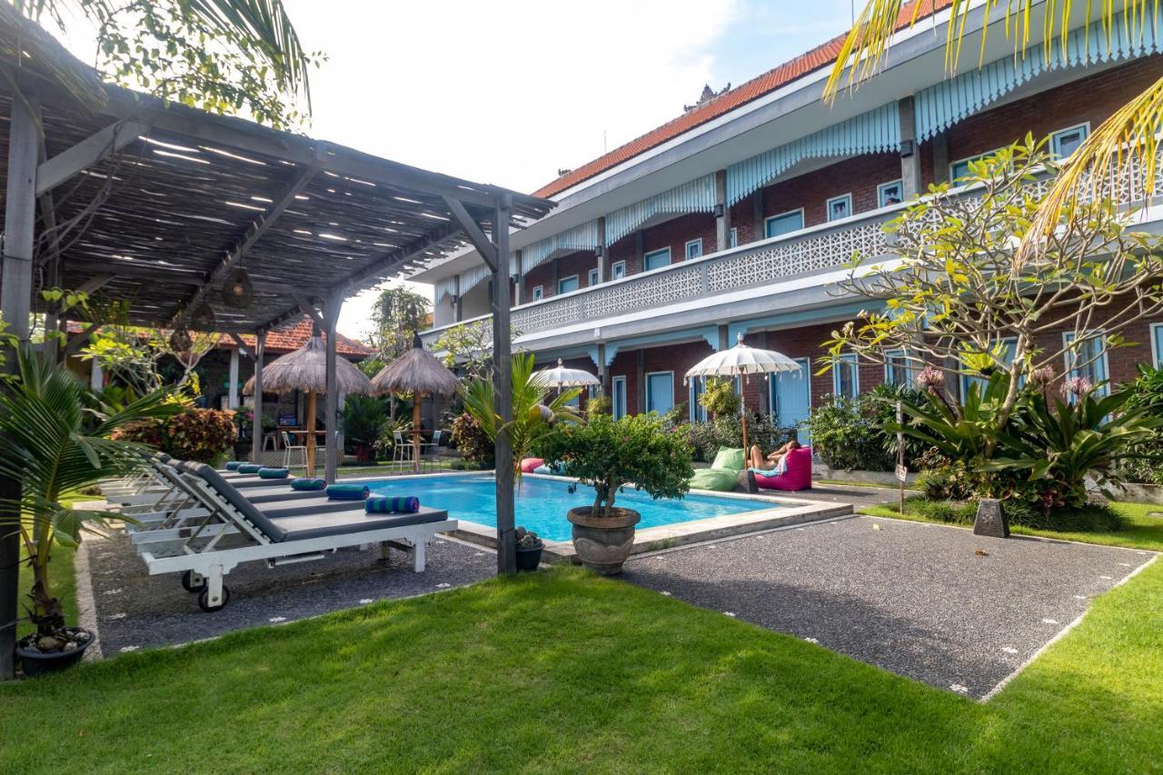 D-Anyar Stay And Surf Canggu Εξωτερικό φωτογραφία